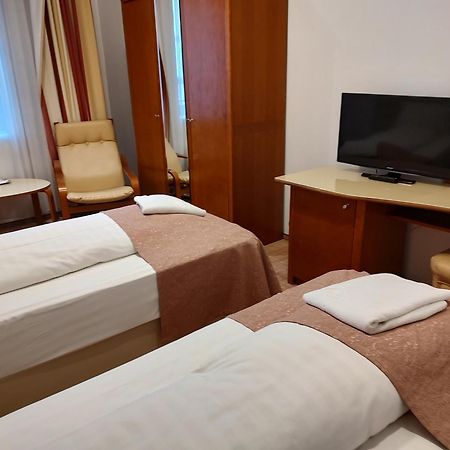 Hotel Dana 2 Satu Mare Eksteriør bilde