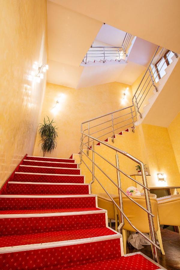 Hotel Dana 2 Satu Mare Eksteriør bilde