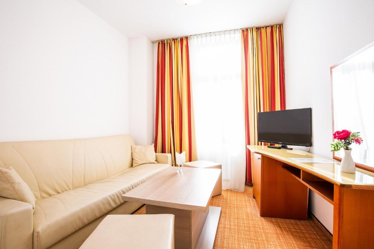 Hotel Dana 2 Satu Mare Eksteriør bilde