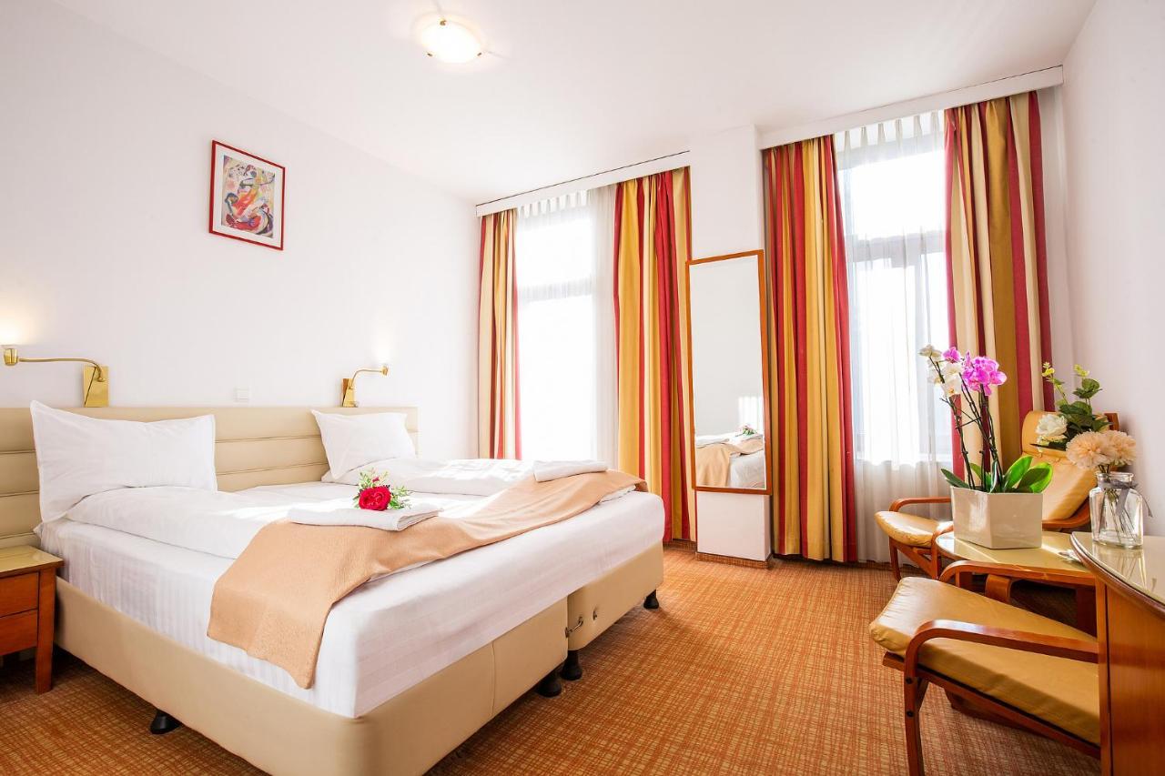 Hotel Dana 2 Satu Mare Eksteriør bilde