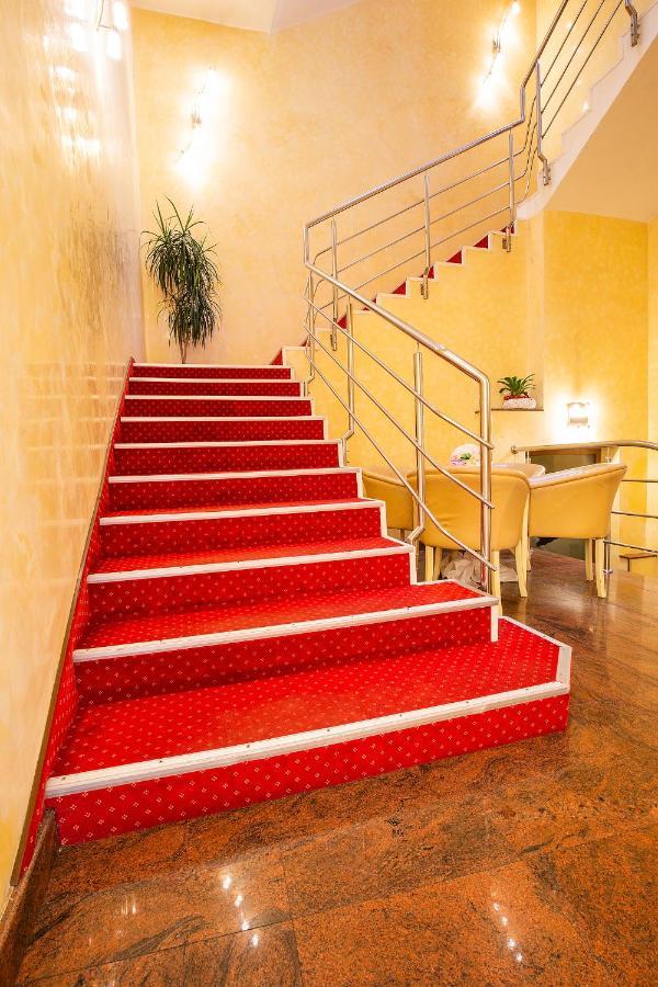 Hotel Dana 2 Satu Mare Eksteriør bilde