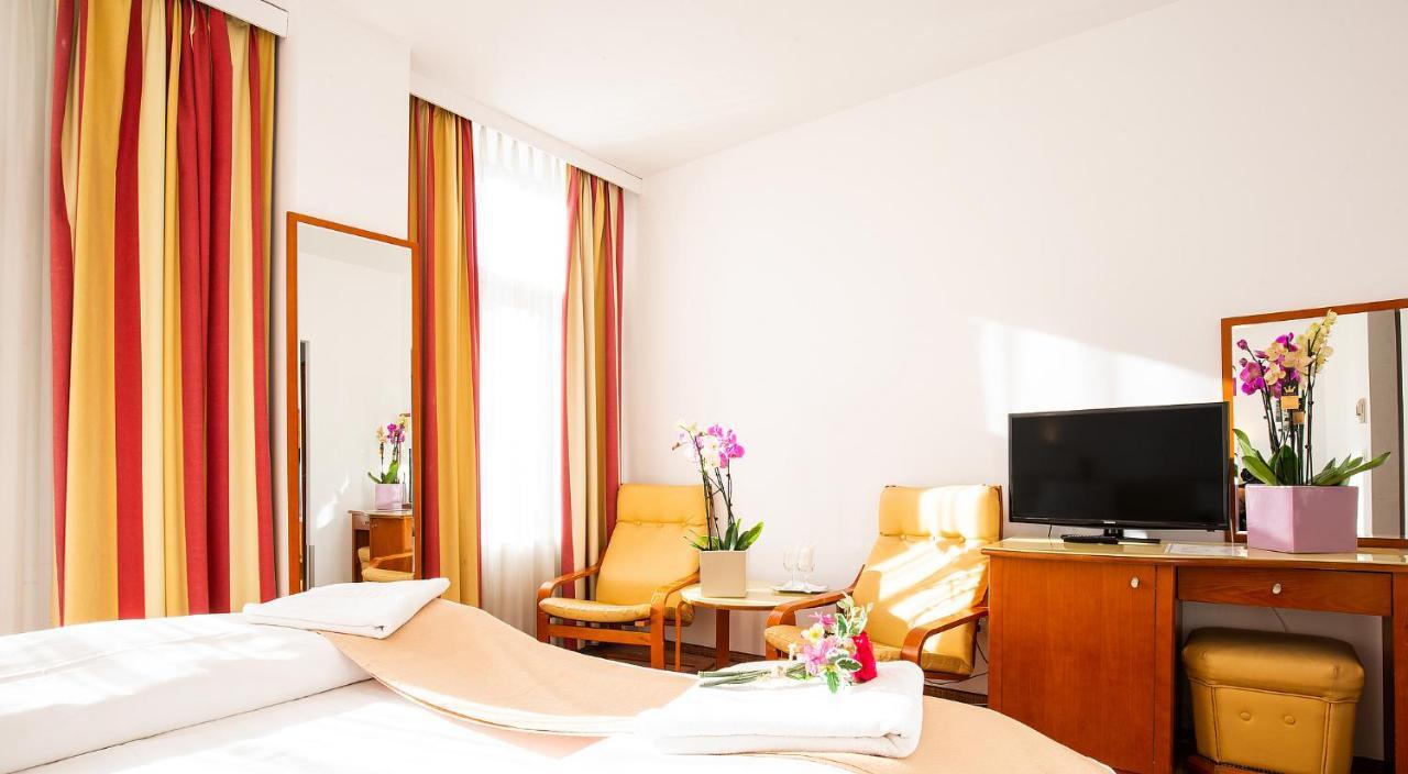 Hotel Dana 2 Satu Mare Eksteriør bilde
